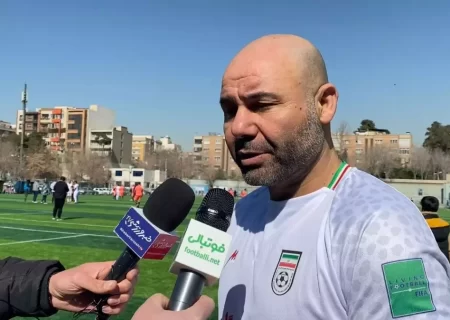 سرمربی موقت تیم فوتبال استقلال، گفت: استقلال نامی بزرگ و تیم پرافتخاری در فوتبال است و در این تیم باید بزرگ فکر کرد.