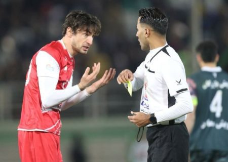 داور بازی ذوب آهن و پرسپولیس محروم شد.