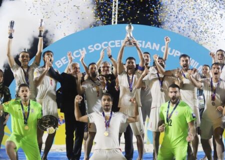 ایران ۸ – عمان ۱: تیم فوتبال ساحلی ایران قهرمان آسیا شد.