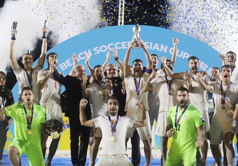 ایران ۸ – عمان ۱: تیم فوتبال ساحلی ایران قهرمان آسیا شد.