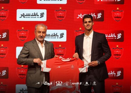 پیام نیازمند، دروازه‌بان ملی‌پوش فصل گذشته سپاهان، با قراردادی رسمی به پرسپولیس پیوست.
