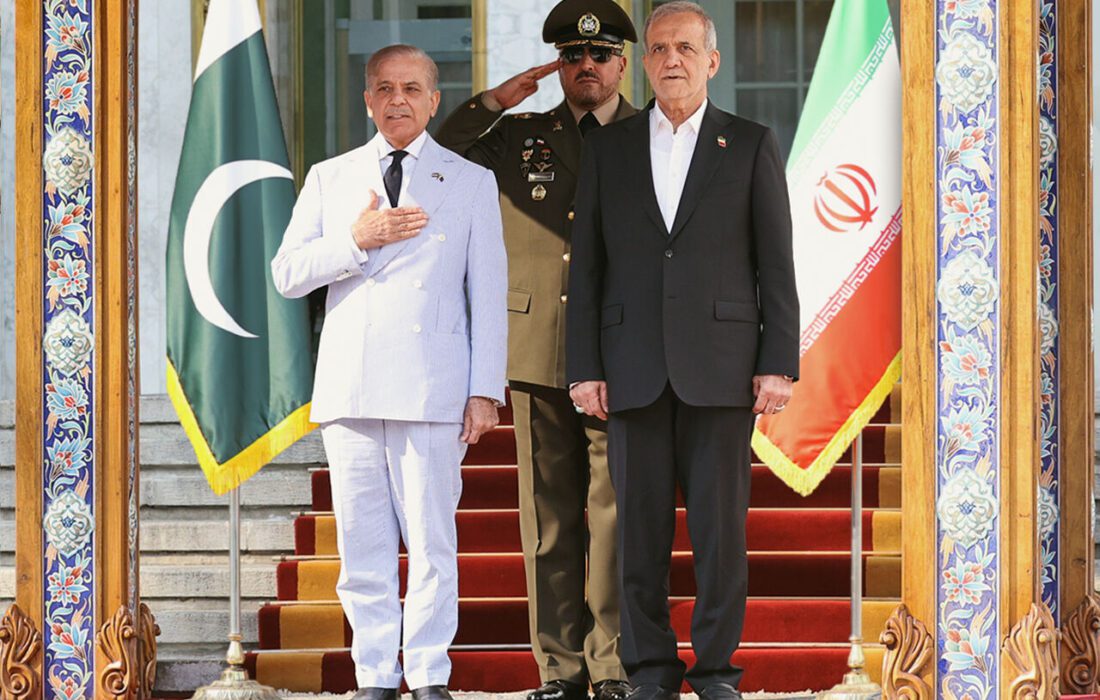 پزشکیان وارد اسلام‌آباد شد؛ استقبال رسمی نخست‌وزیر پاکستان