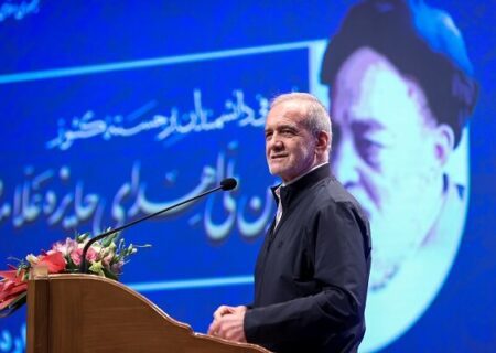 پزشکیان در جمع نخبگان: اهدای جایزه علامه طباطبایی به ۲۰ دانشمند برگزیده کشور