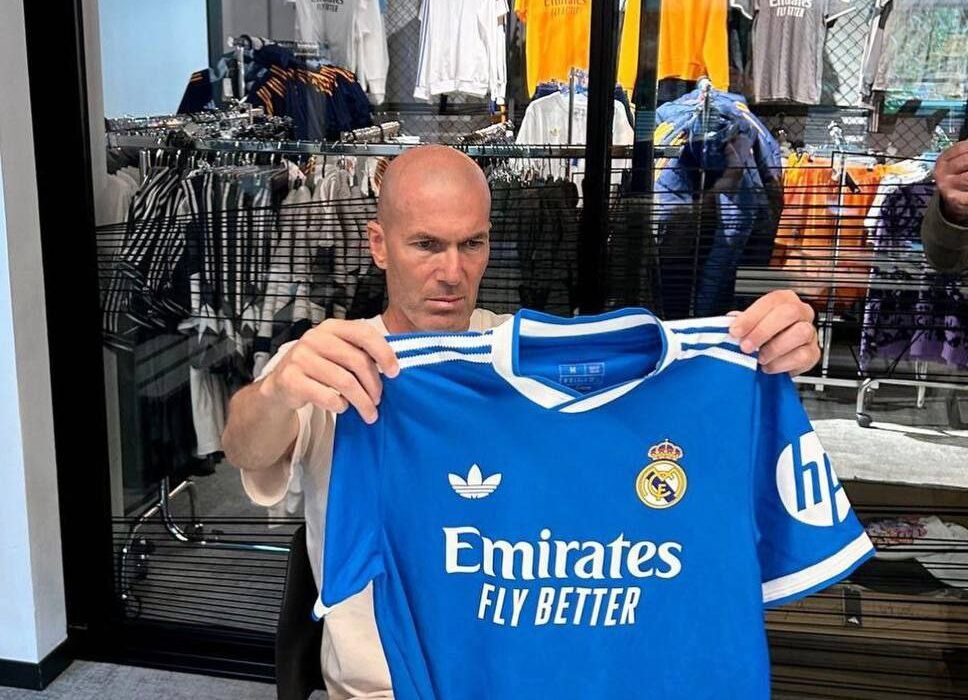 خوشحالی زیدان از رونمایی کیت سوم رئال مادرید