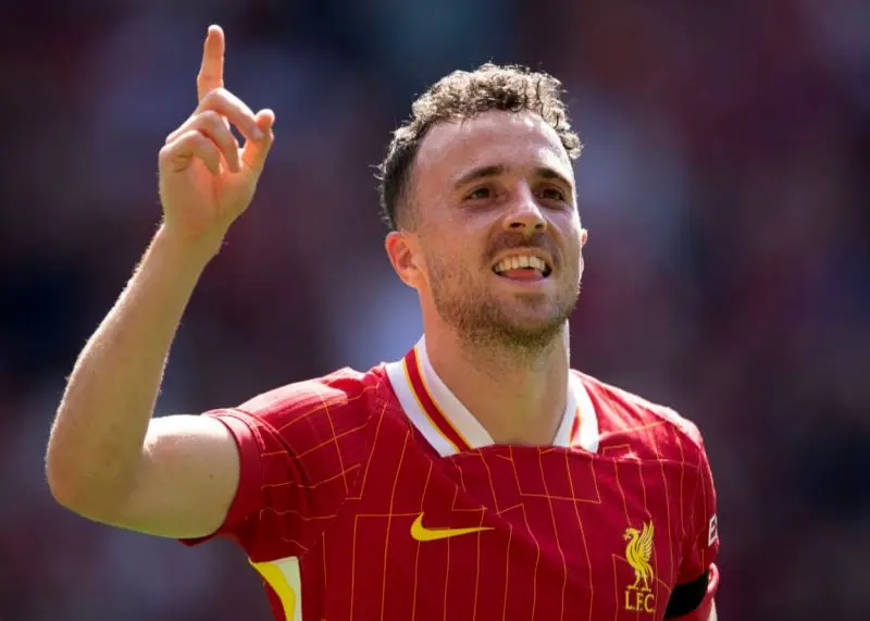 چرا ستاره لیورپول به جای هواپیما با خودرو سفر می‌کرد؟