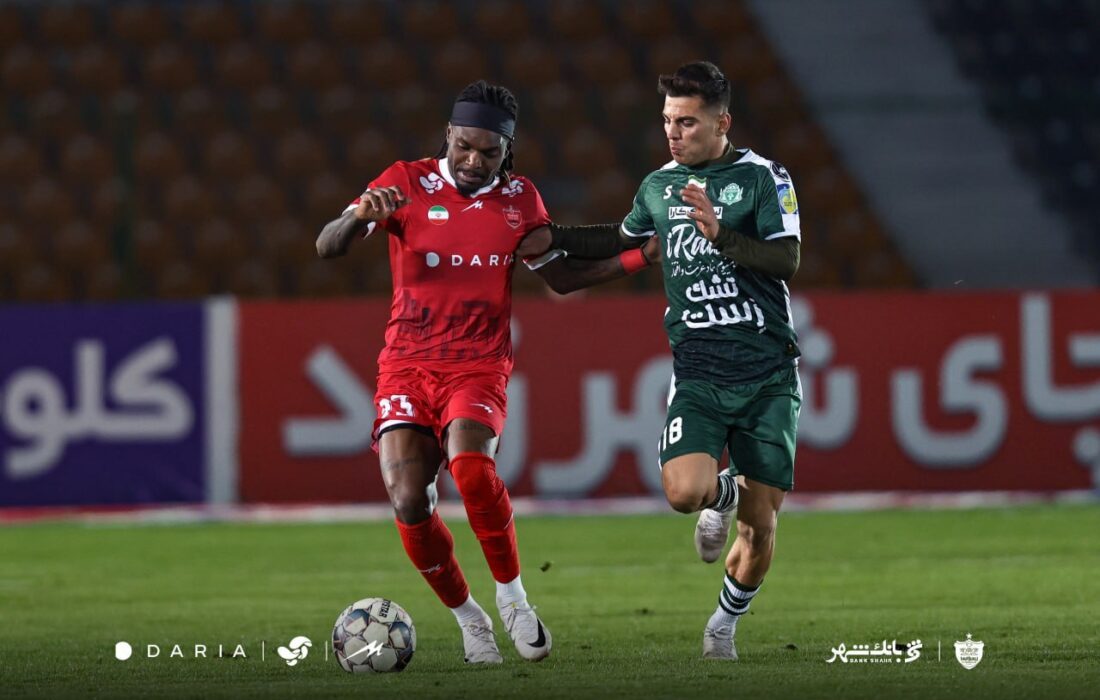 پرسپولیس با فرصت طلبی بیفوما، صدرنشین موقت شد؛ ۱۳ امتیاز از ۱۵ امتیاز ممکن برای اوسمار!