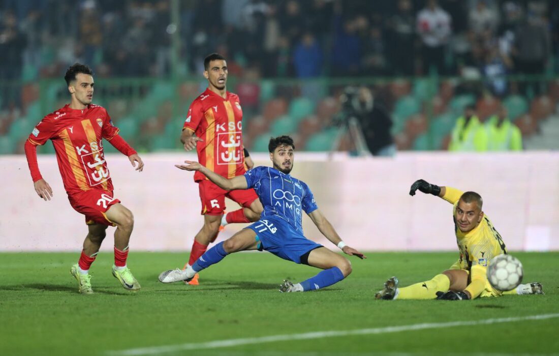 عملکرد سامان فلاح؛ ستاره جدید خط دفاعی استقلال در آستانه دربی