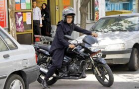 معاون امور زنان: موتورسواری زنان نیازی به قانون جدید ندارد