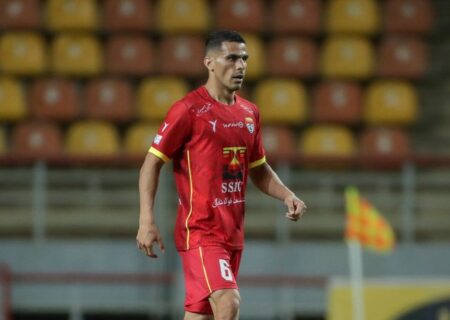 حمایت گلمحمدی از مدافع ملی پوش فولاد با اهدای بازوبند کاپیتانی