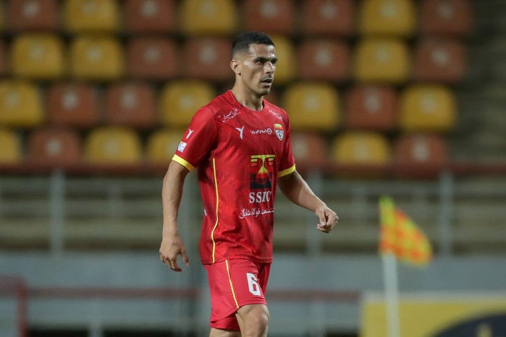 حمایت گلمحمدی از مدافع ملی پوش فولاد با اهدای بازوبند کاپیتانی