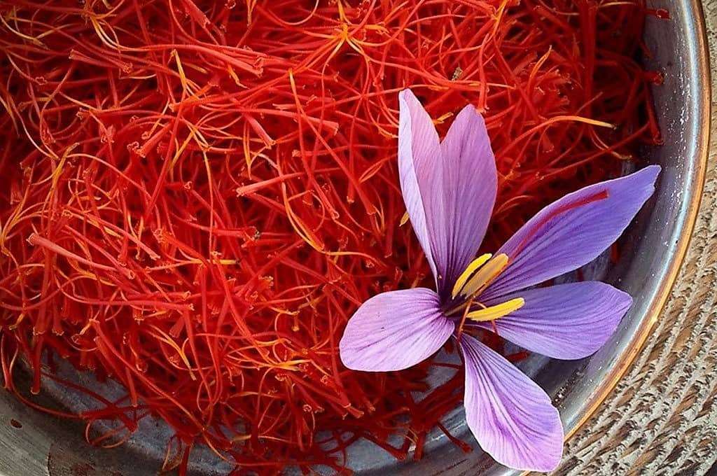 زعفران و سقط جنین؛ میزان مجاز و خوراکیهای ممنوعه در بارداری