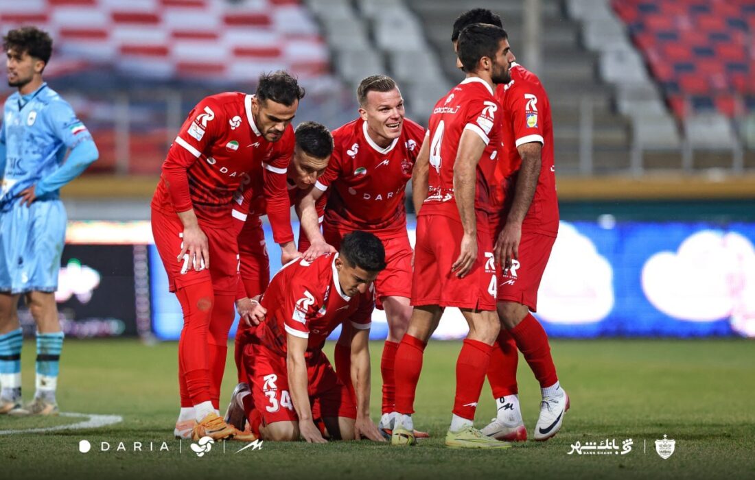 پرسپولیس از سد ۱۰ نفره چادرملو گذشت؛ هدیه ۳ امتیازی «محمودی» در شب سخت پایتخت