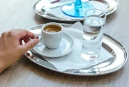 چرا باید قبل از قهوه صبح آب بنوشیم؟ فواید شگفت‌انگیز آن